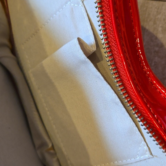 ALDO Original Shiny Red Novelty Lips Versatile Bag - Picture 11 of 13